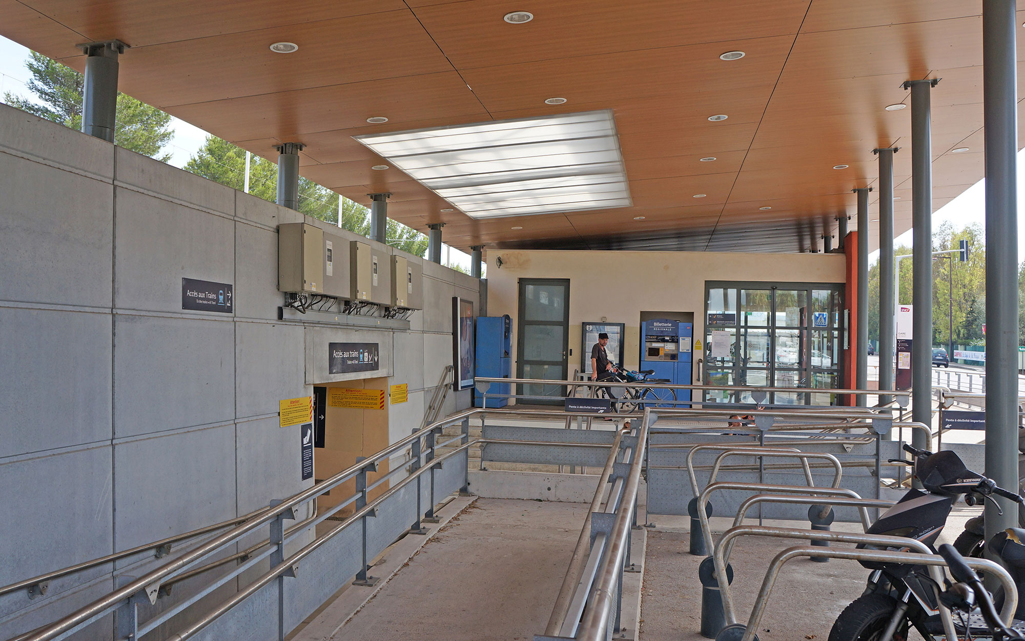 gare-biot-03