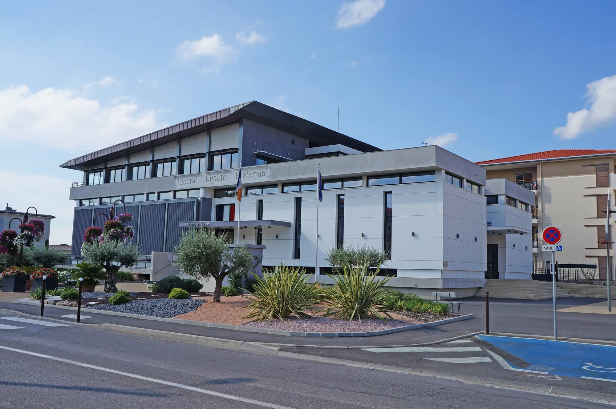 mairie-pegomas-01
