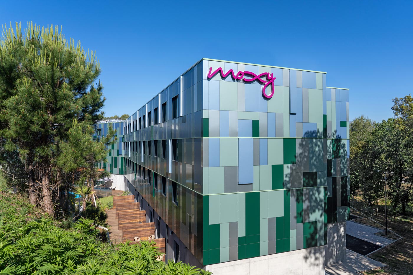moxy-2